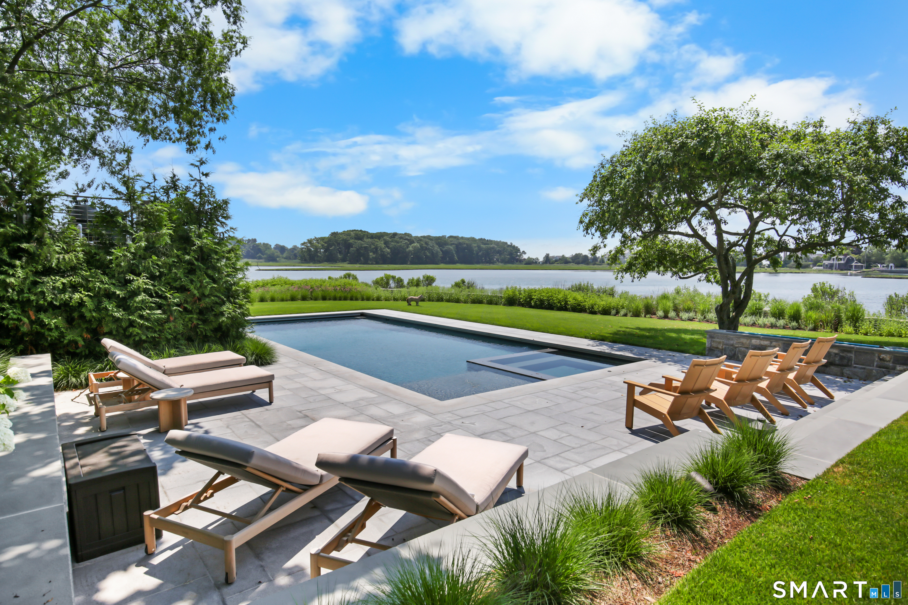 30 Edgewater Hillside