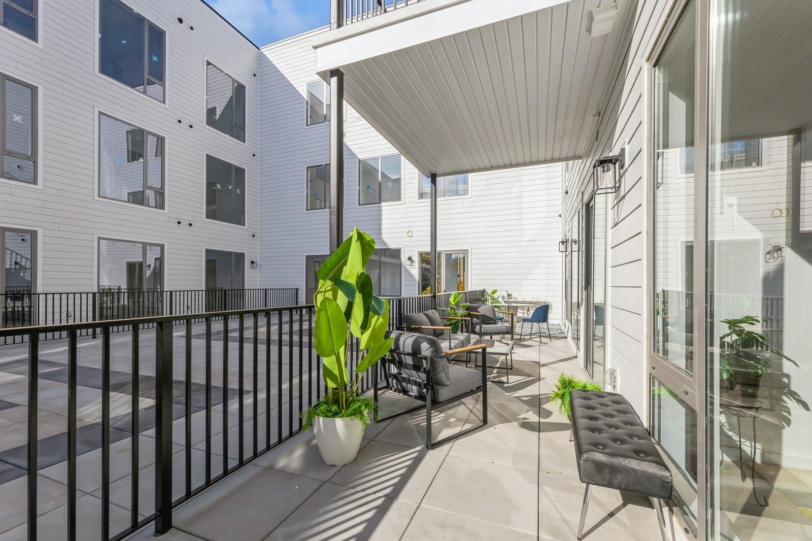 425 3RD ST Unit: 219