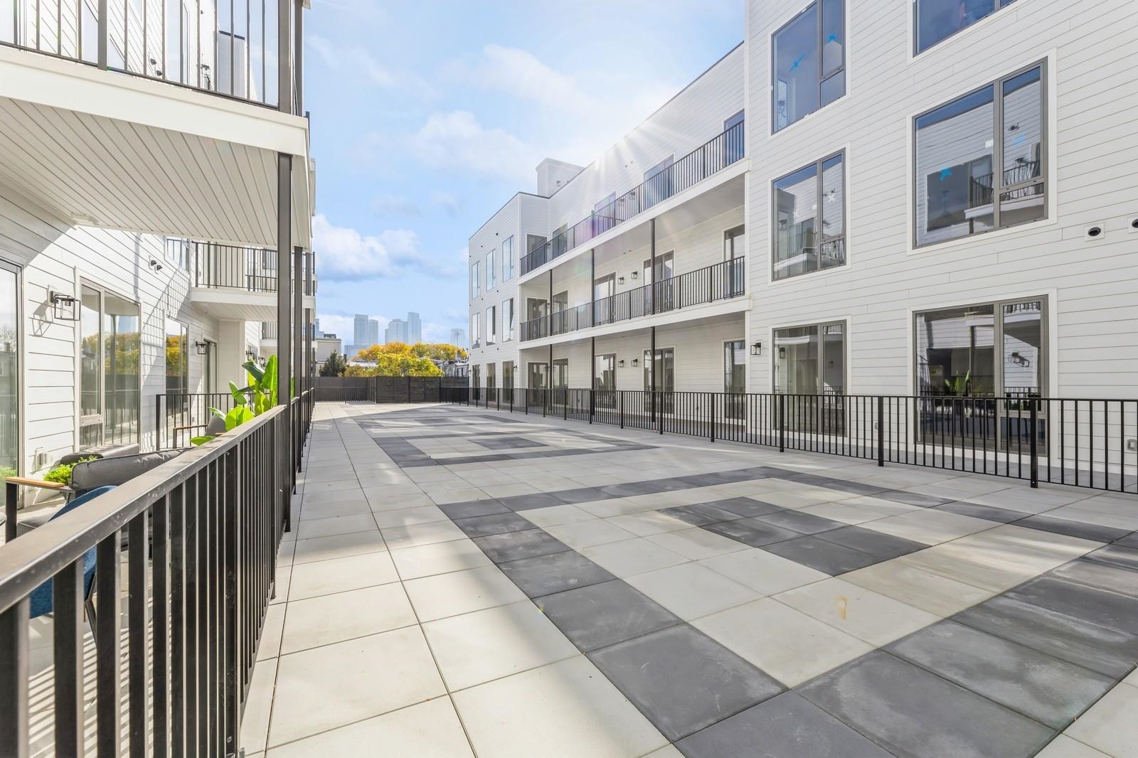 425 3RD ST Unit: 219