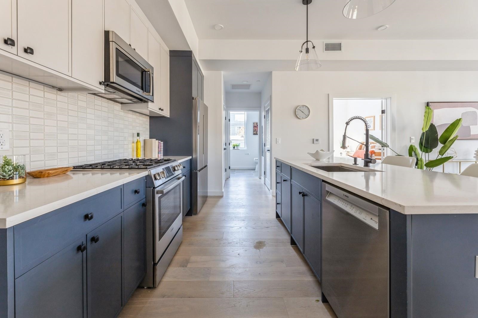 425 3RD ST Unit: 219
