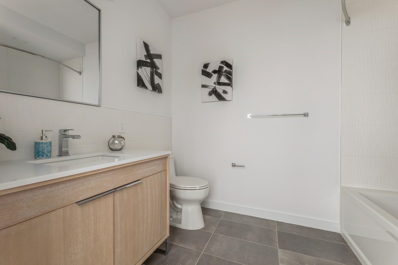 425 3RD ST Unit: 219