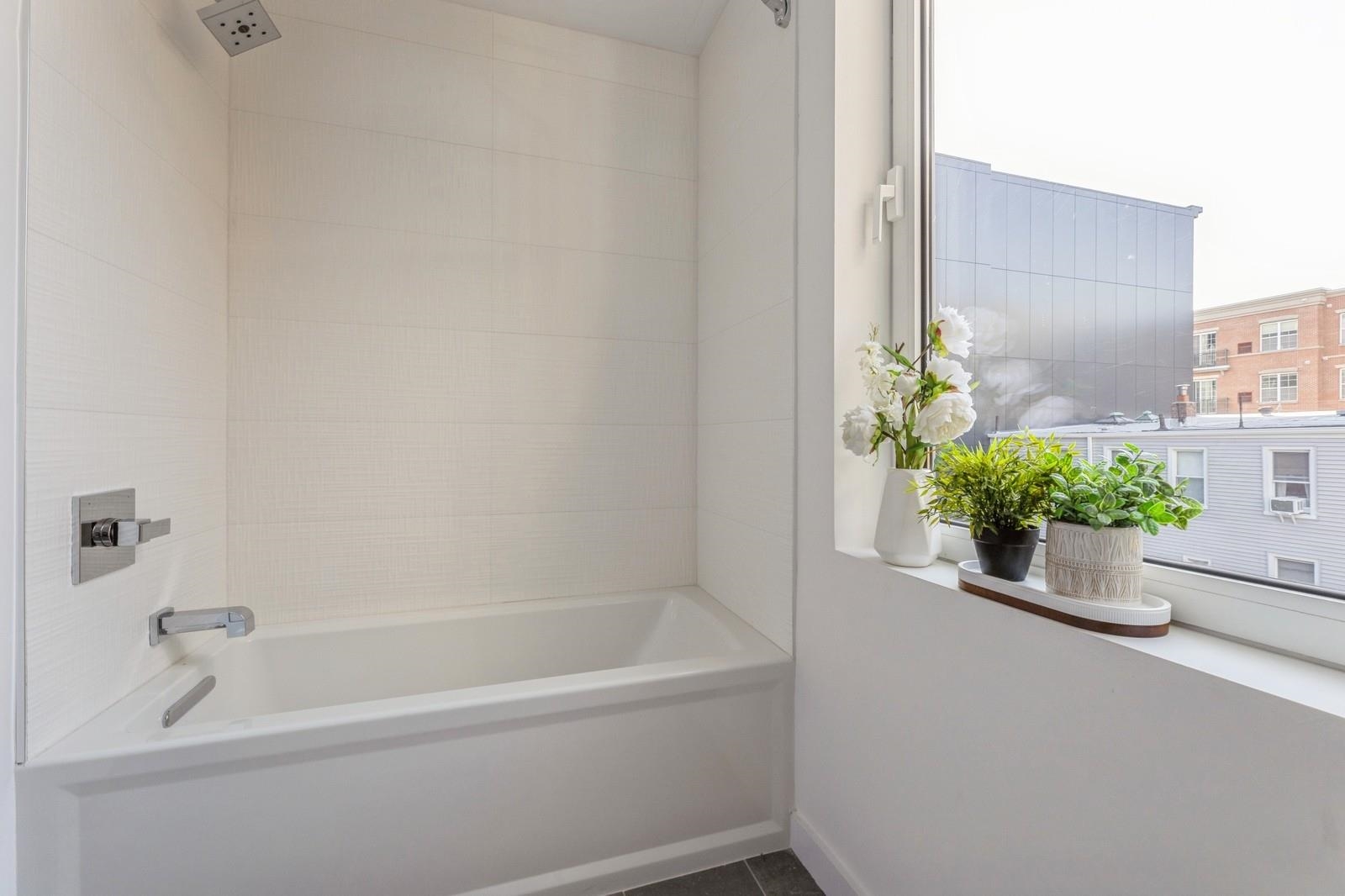 425 3RD ST Unit: 219