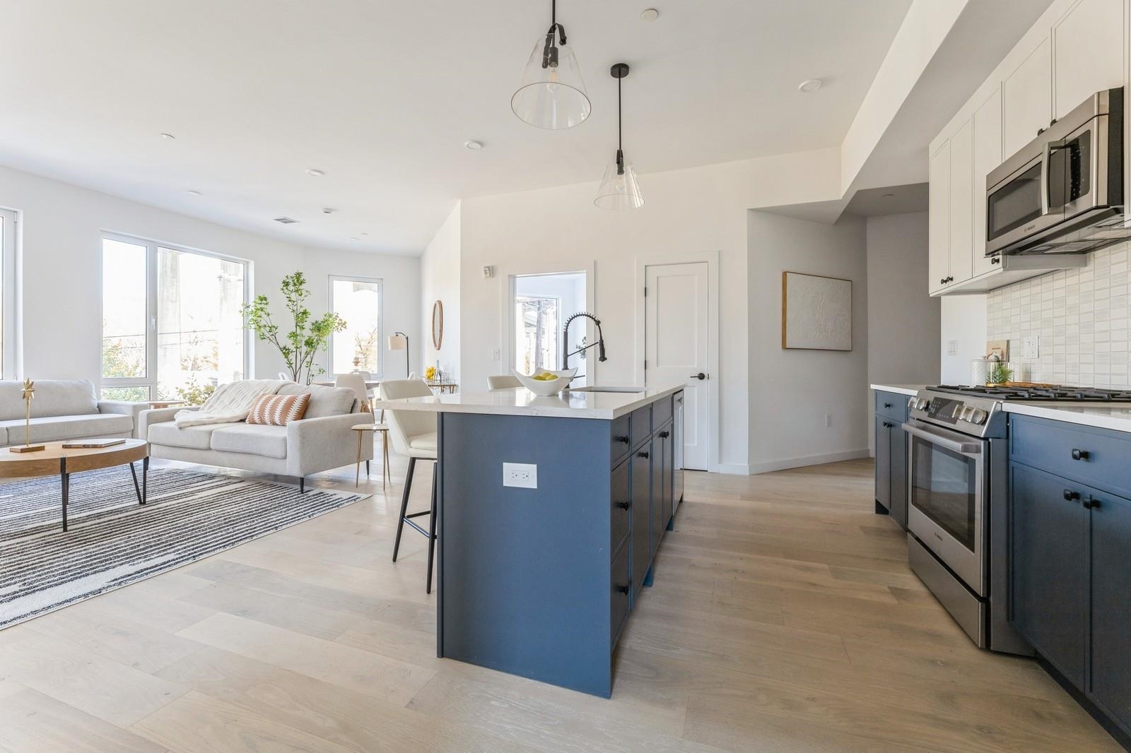 425 3RD ST Unit: 219