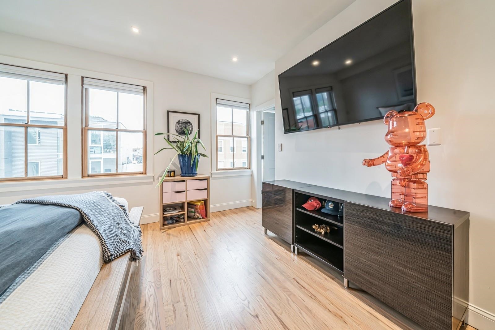 312 5TH ST Unit: 2