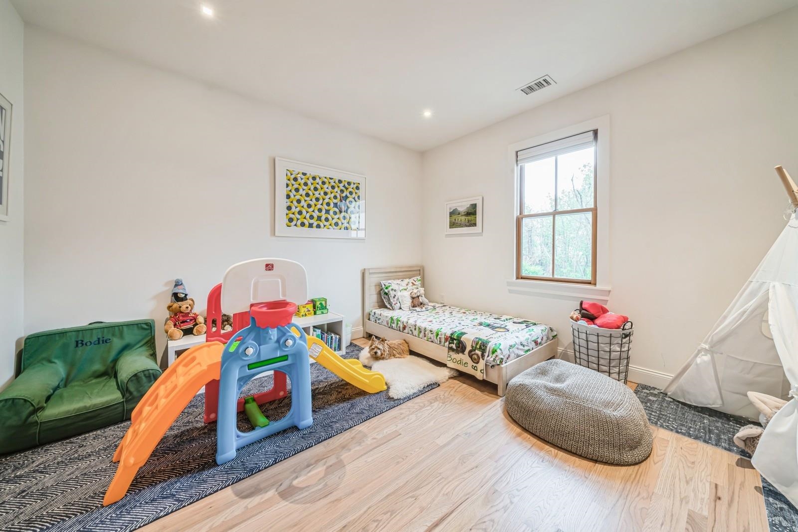 312 5TH ST Unit: 2