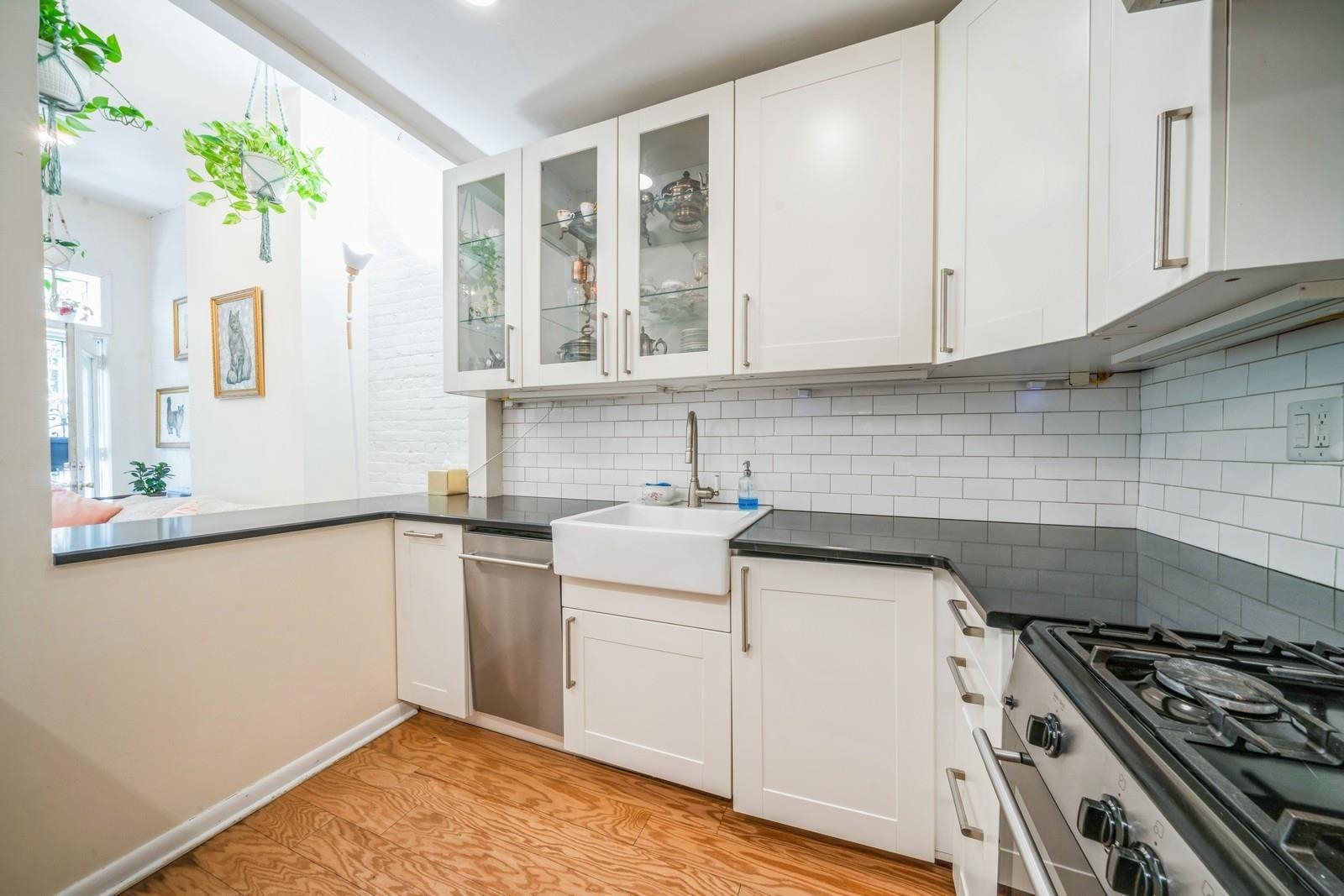 167 CHRISTOPHER COLUMBUS DR Unit: 1R