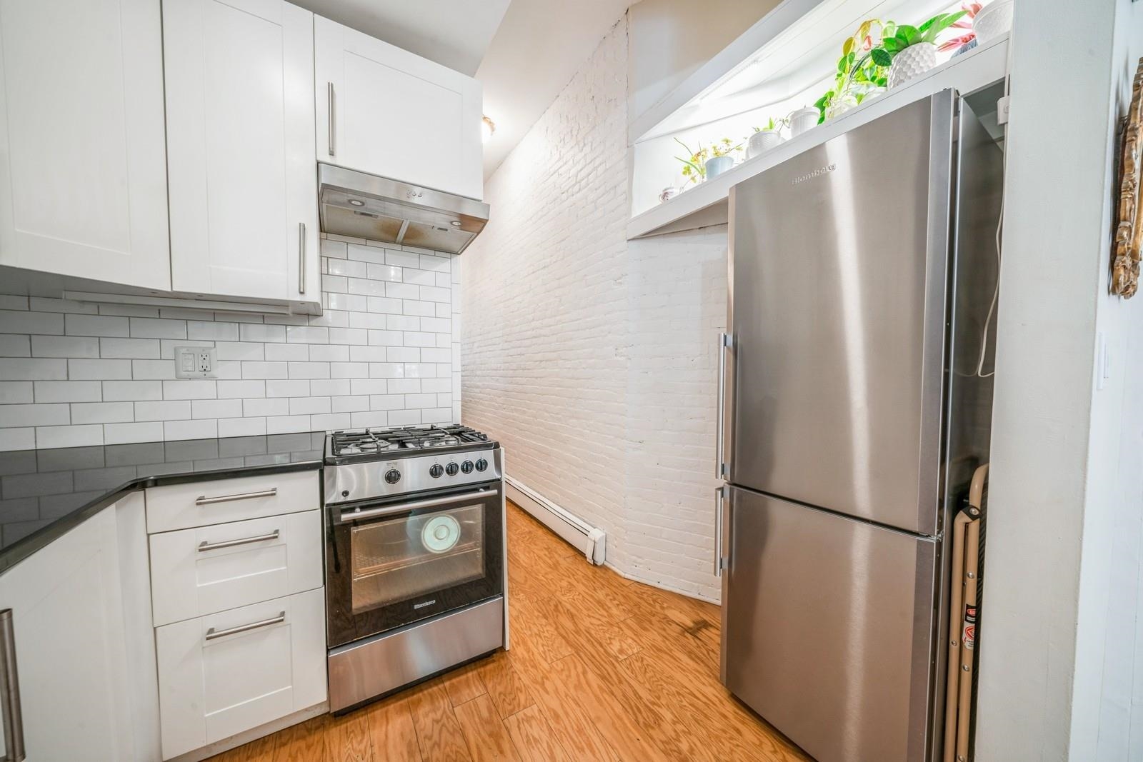 167 CHRISTOPHER COLUMBUS DR Unit: 1R