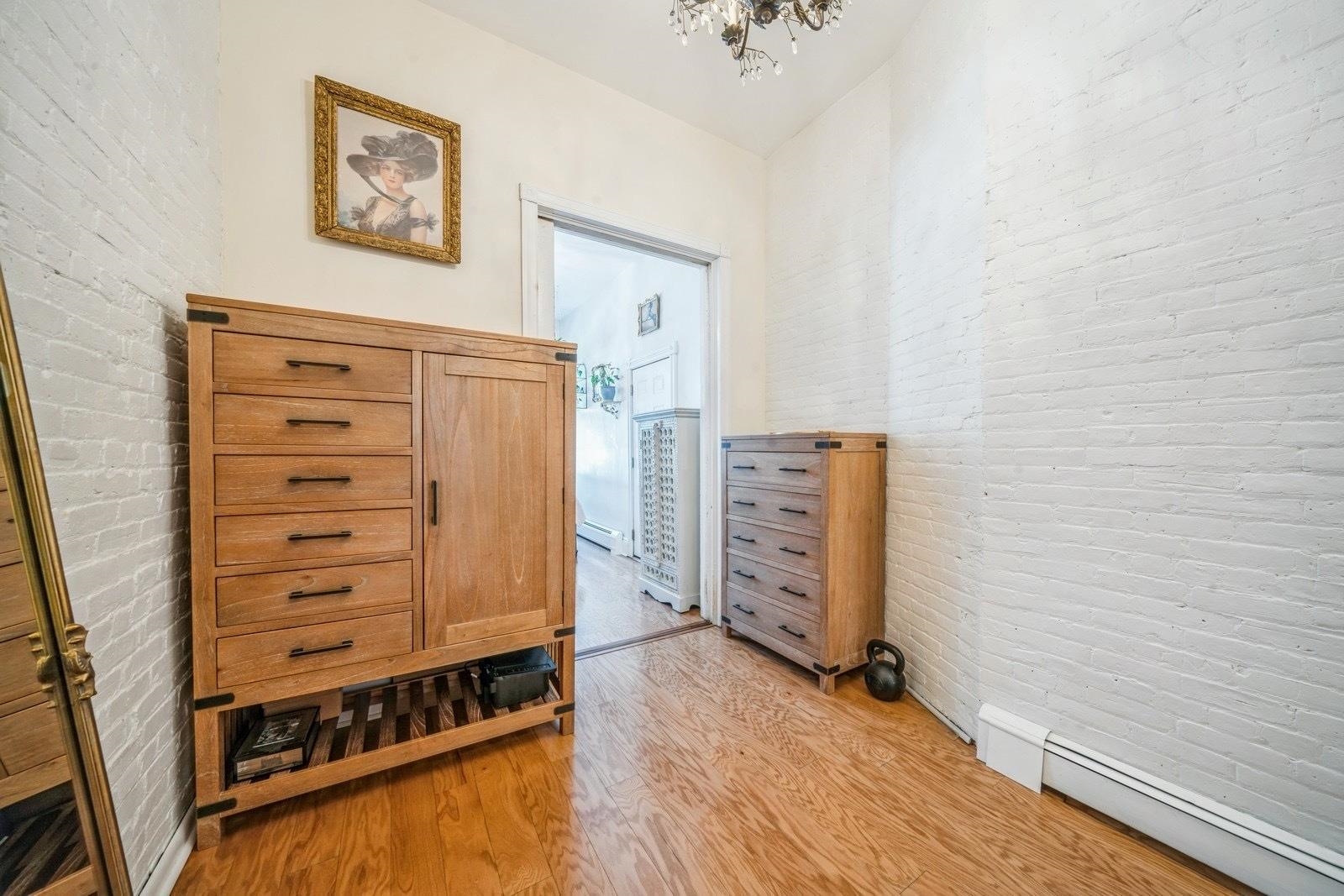 167 CHRISTOPHER COLUMBUS DR Unit: 1R