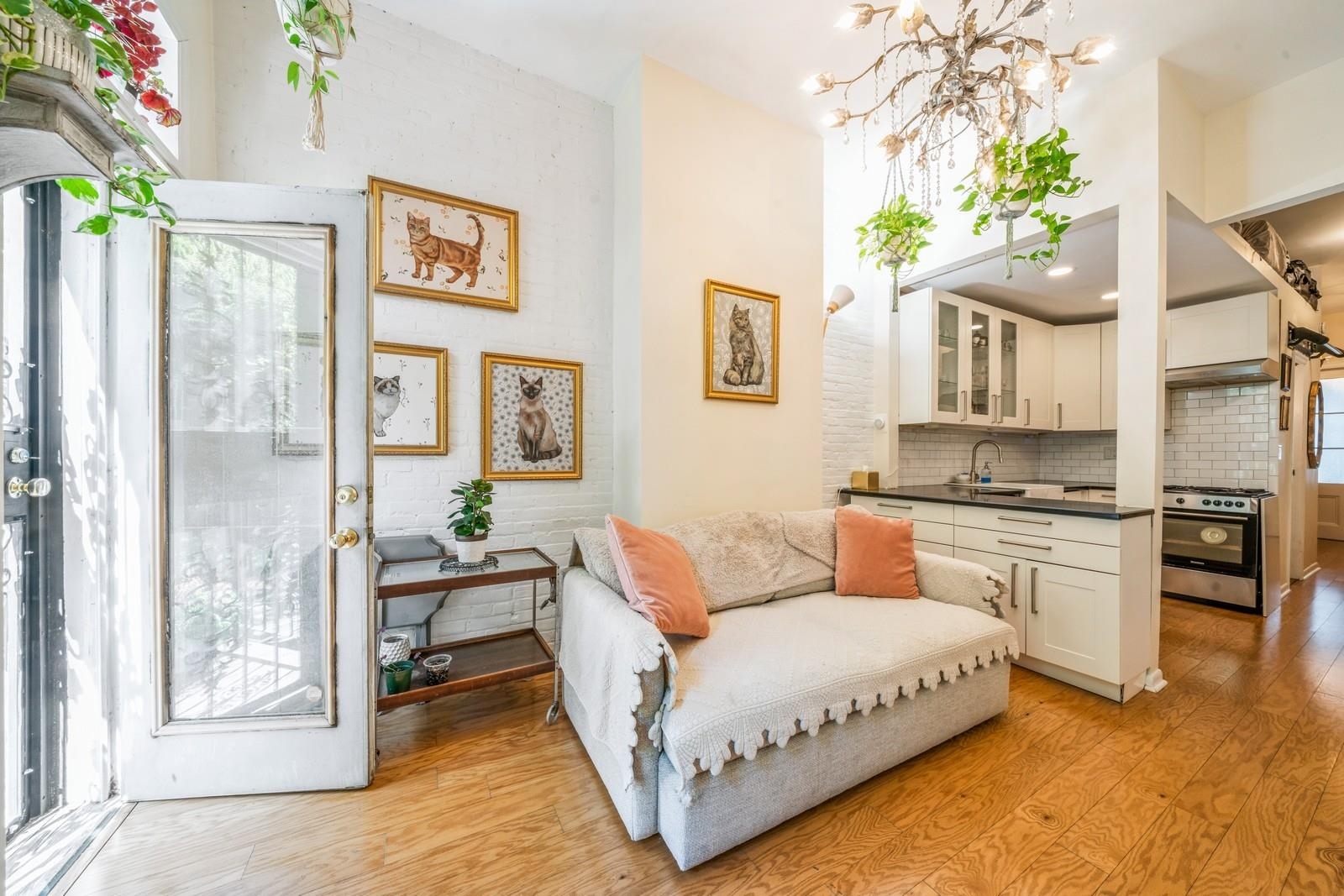 167 CHRISTOPHER COLUMBUS DR Unit: 1R