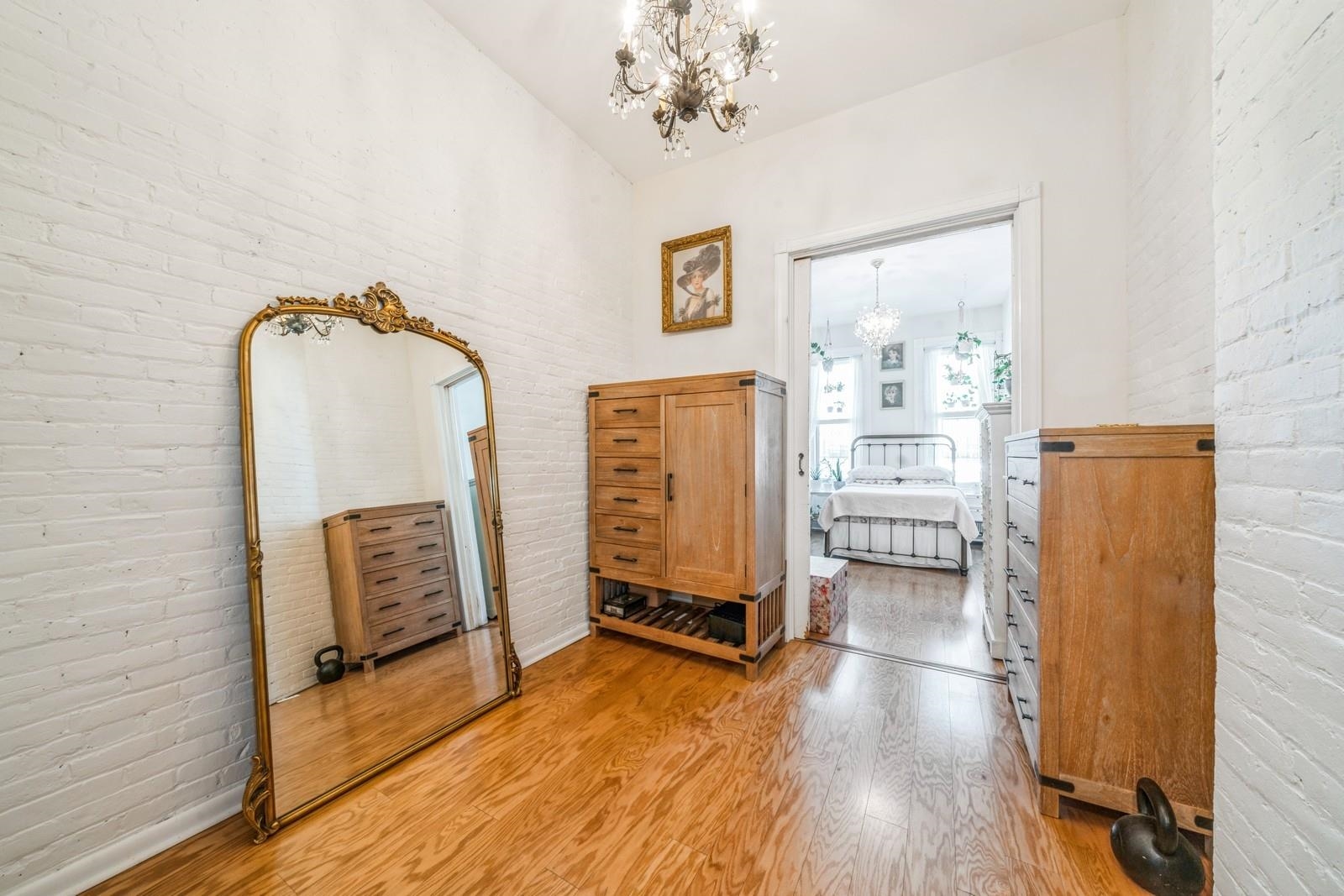 167 CHRISTOPHER COLUMBUS DR Unit: 1R