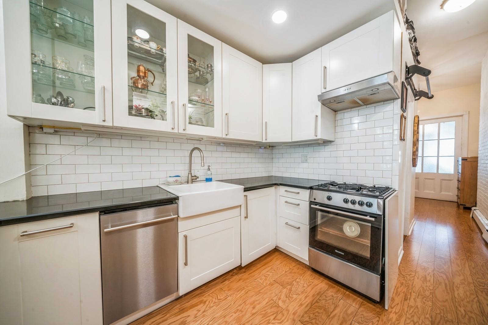 167 CHRISTOPHER COLUMBUS DR Unit: 1R
