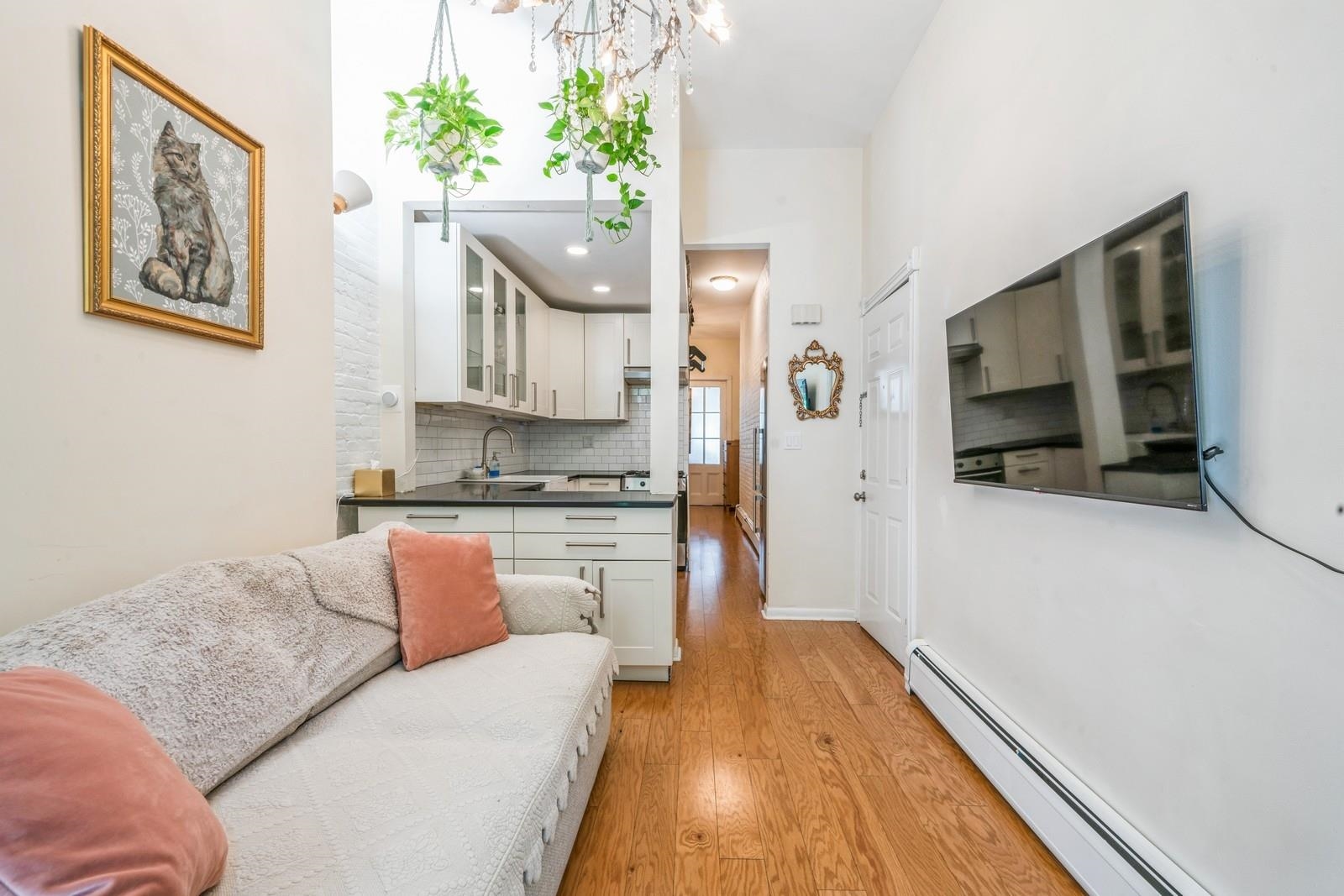 167 CHRISTOPHER COLUMBUS DR Unit: 1R