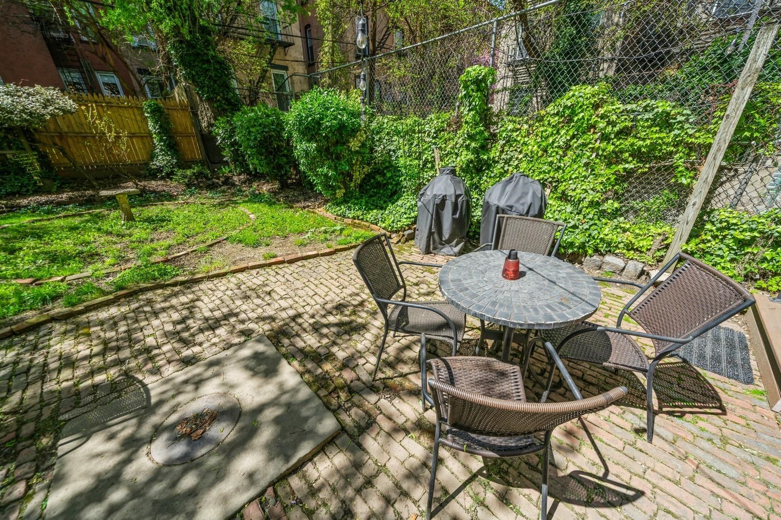 167 CHRISTOPHER COLUMBUS DR Unit: 1R