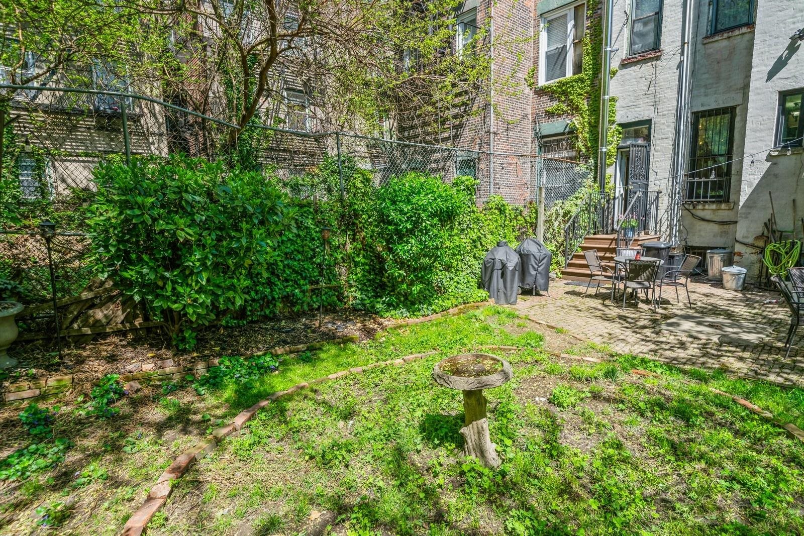 167 CHRISTOPHER COLUMBUS DR Unit: 1R