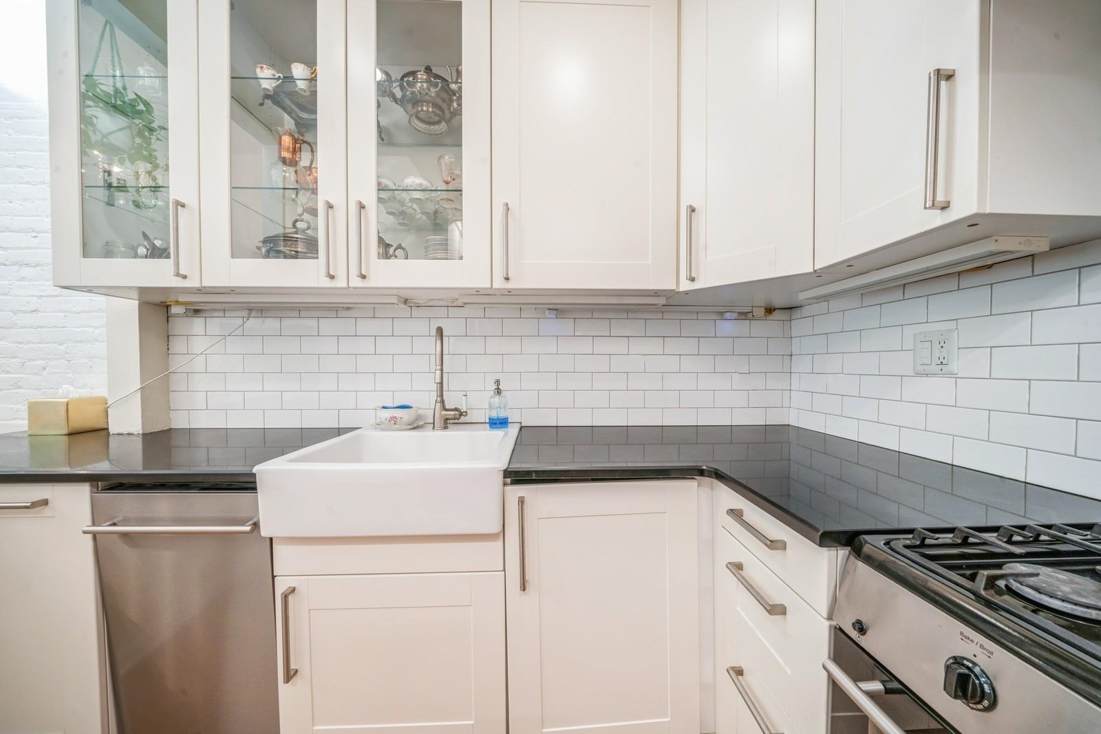 167 CHRISTOPHER COLUMBUS DR Unit: 1R