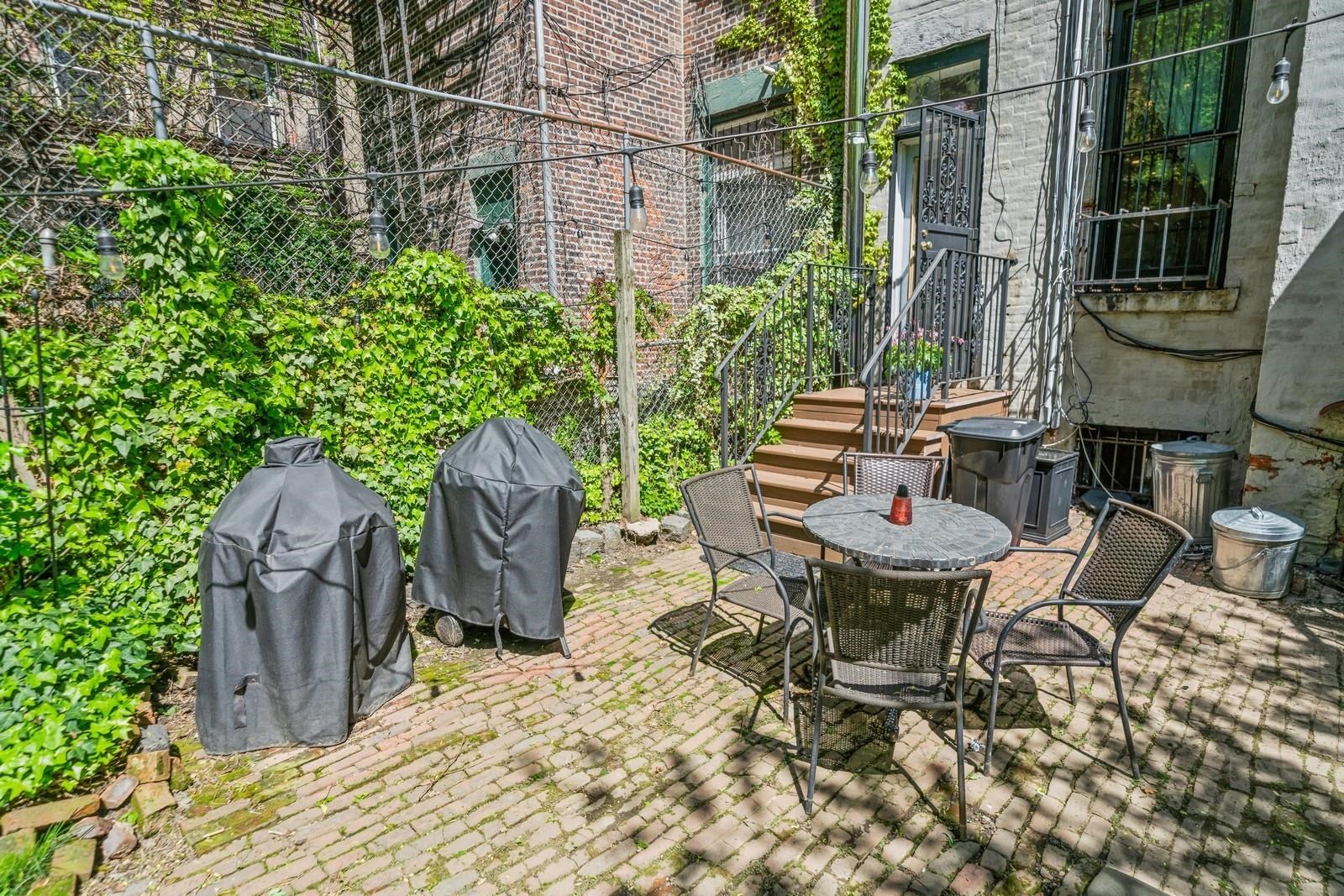 167 CHRISTOPHER COLUMBUS DR Unit: 1R