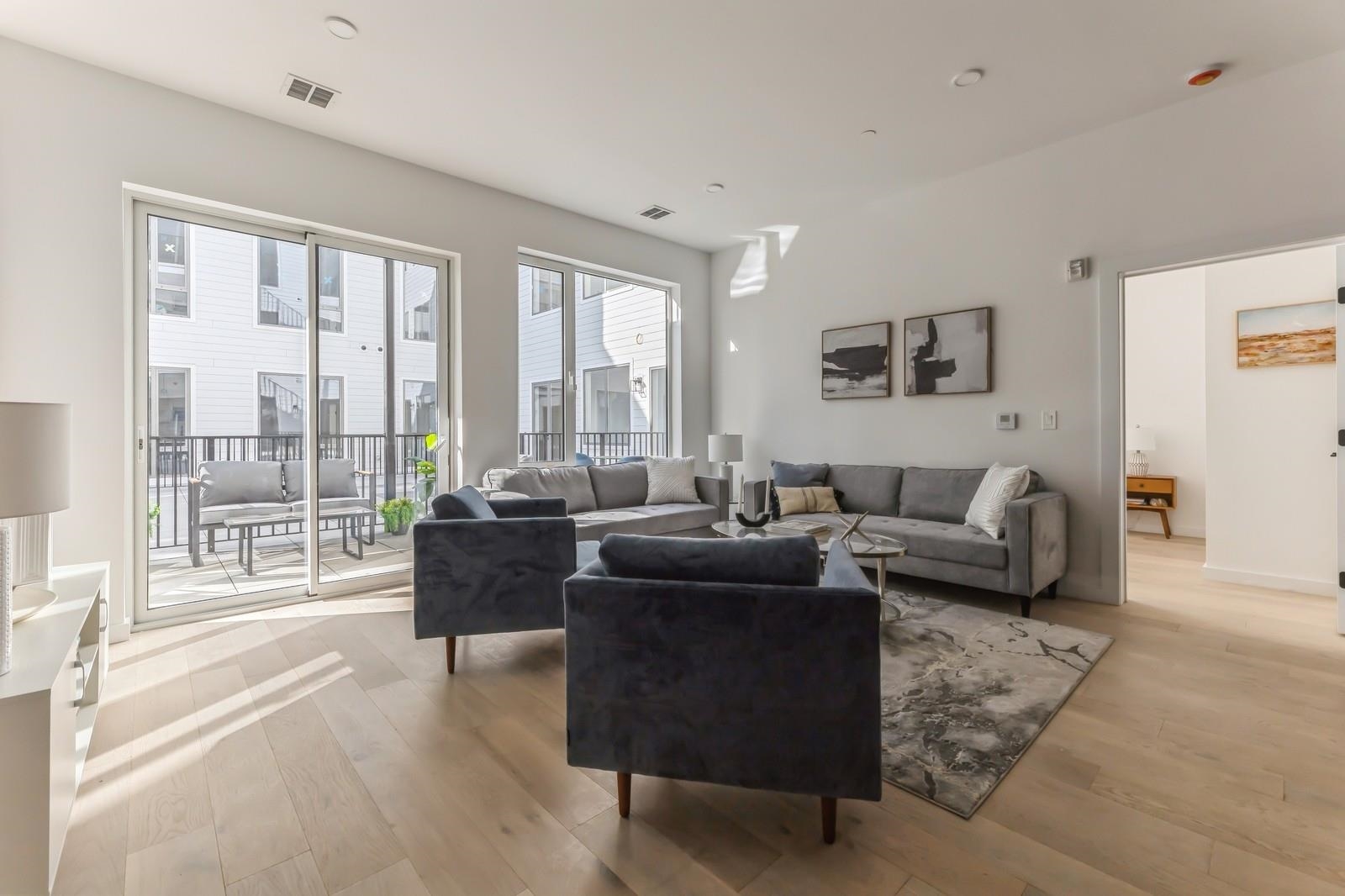 425 3RD ST Unit: 318