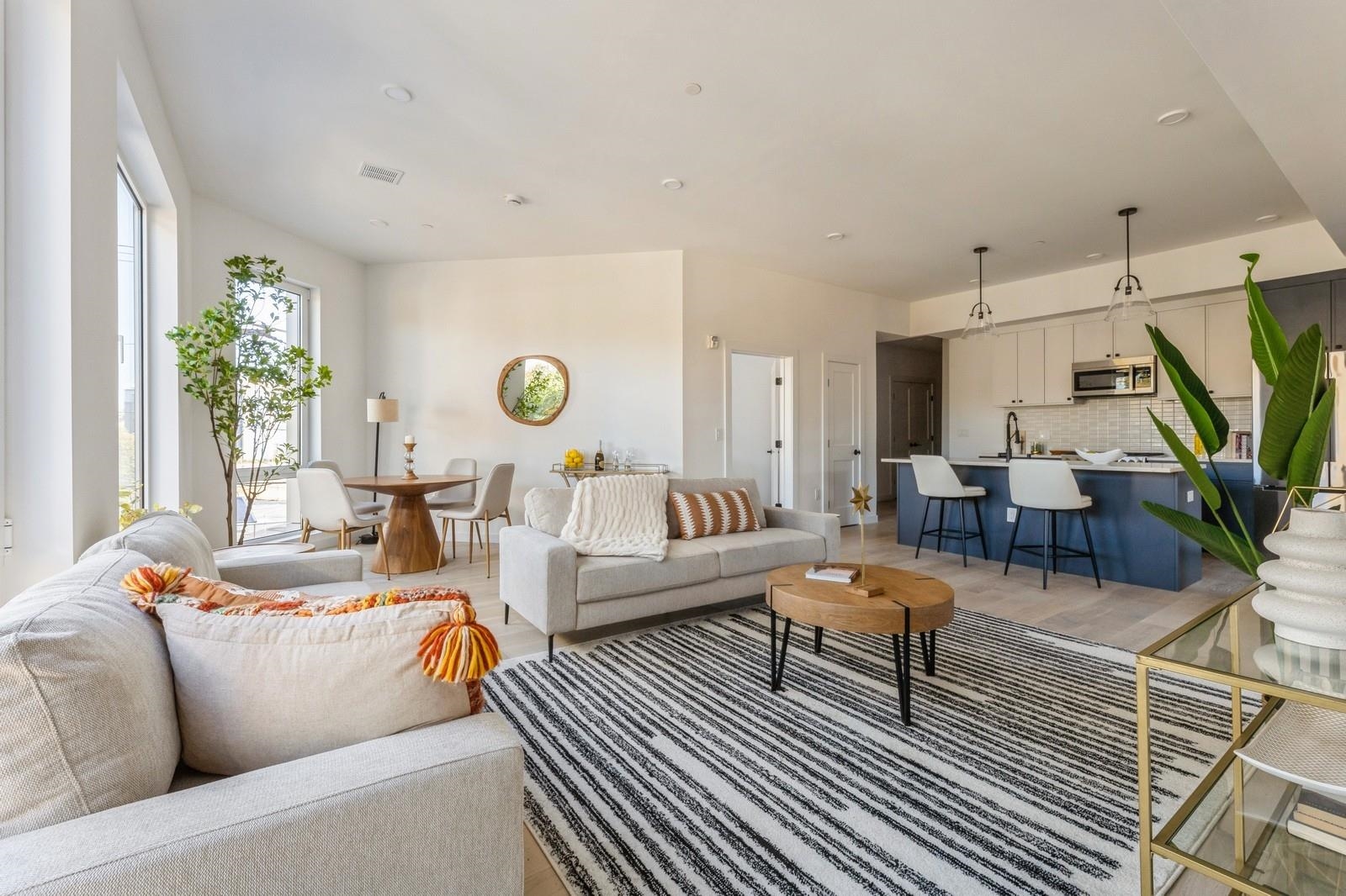 425 3RD ST Unit: 318