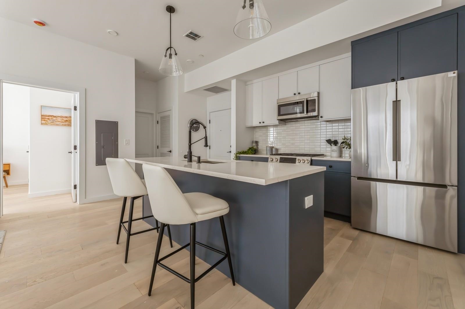 425 3RD ST Unit: 318