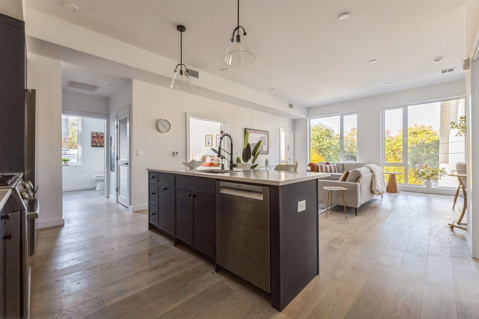 425 3RD ST Unit: 318