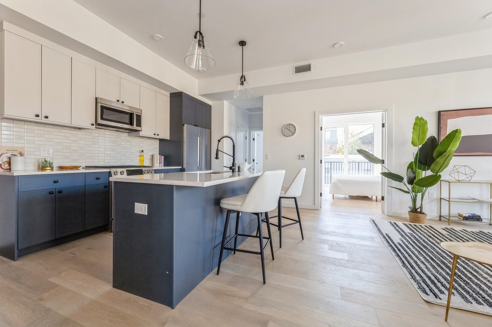 425 3RD ST Unit: 318