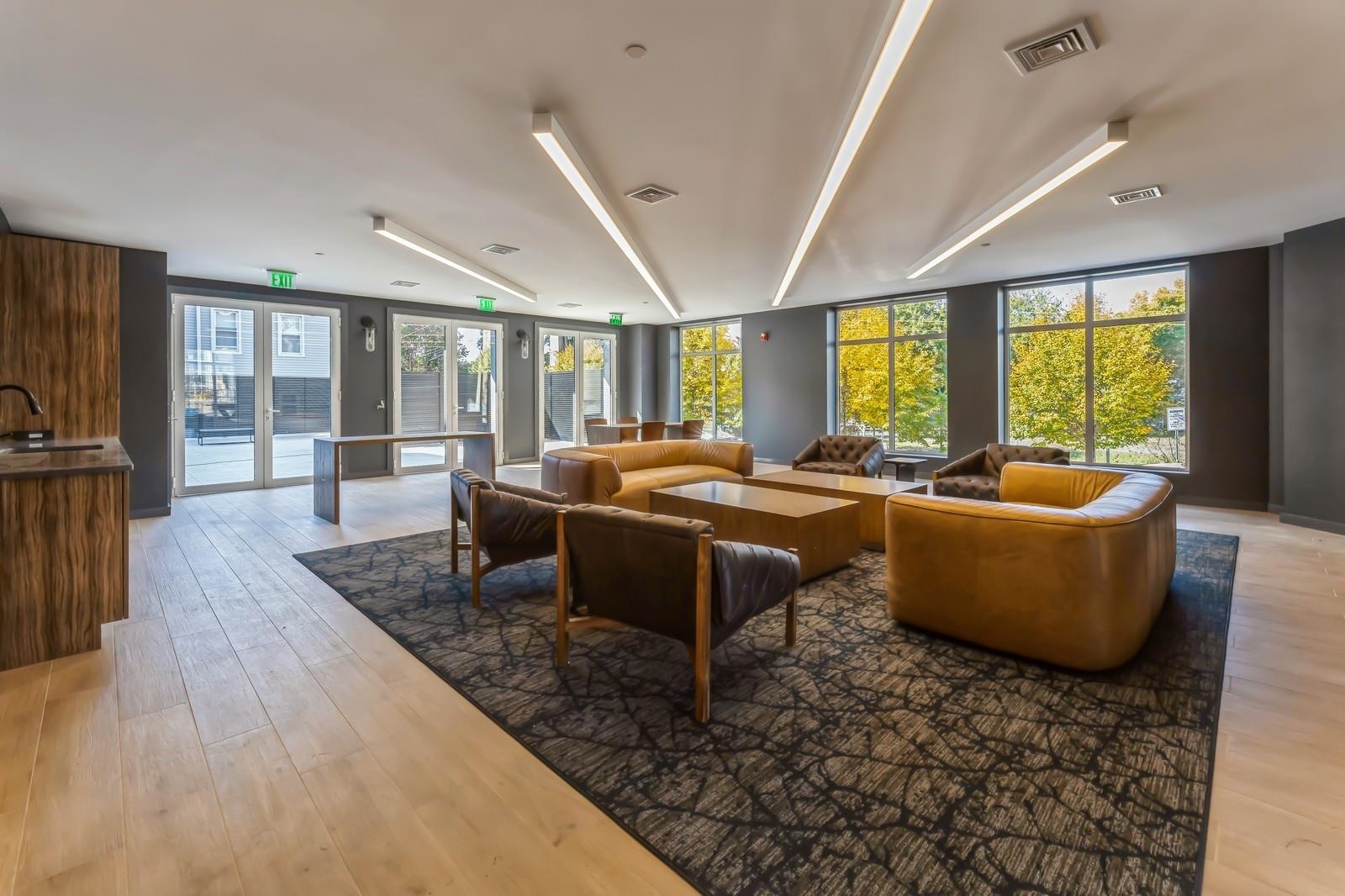 425 3RD ST Unit: 318