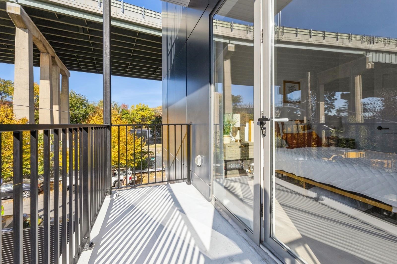 425 3RD ST Unit: 318