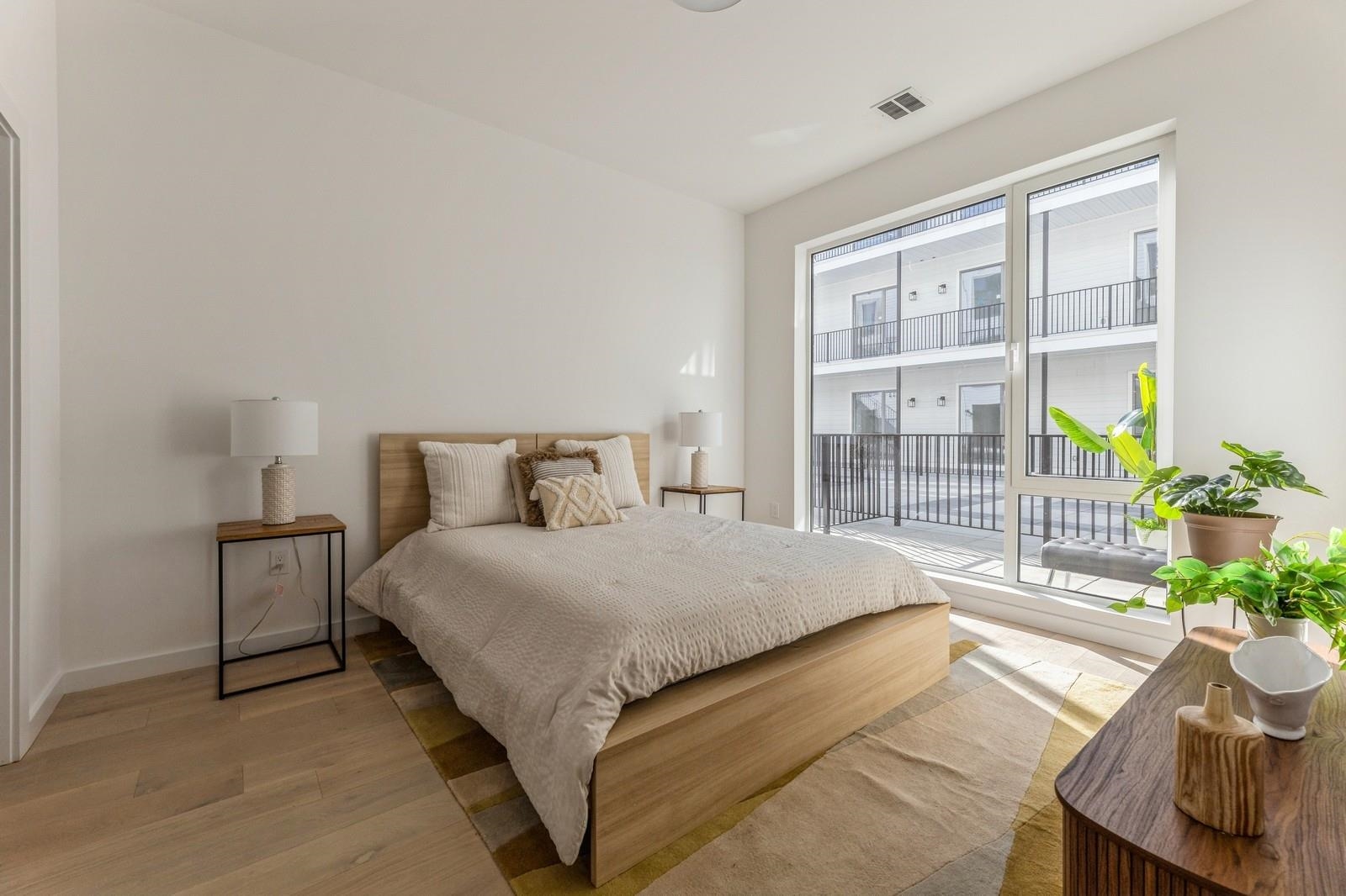 425 3RD ST Unit: 318