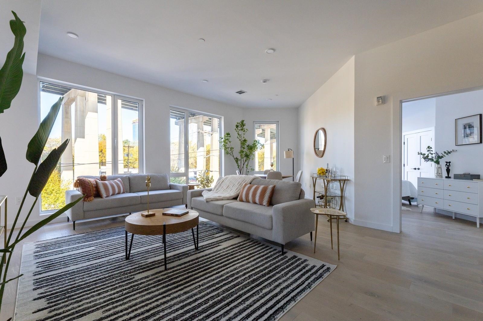 425 3RD ST Unit: 318