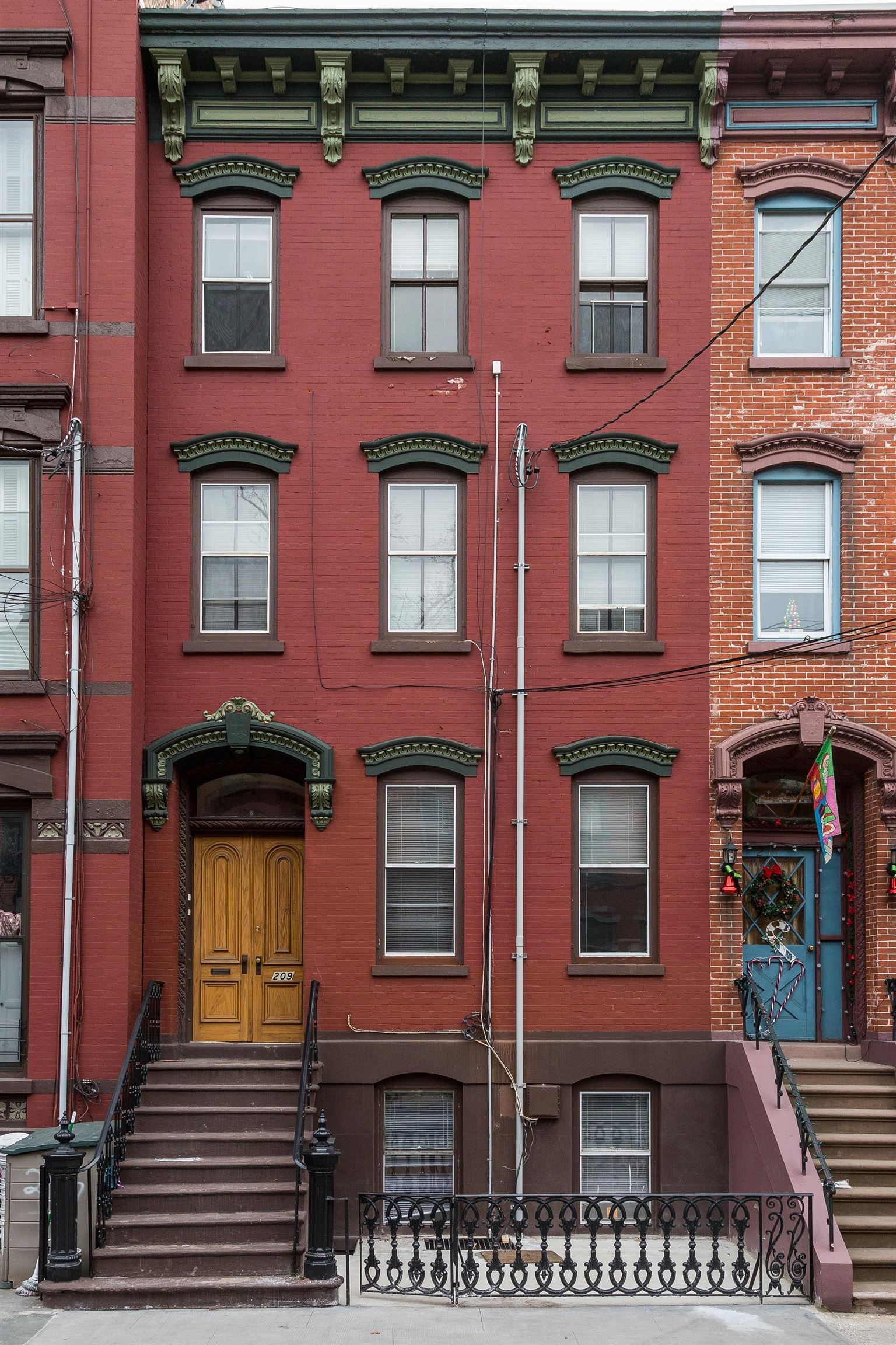 209 8TH ST