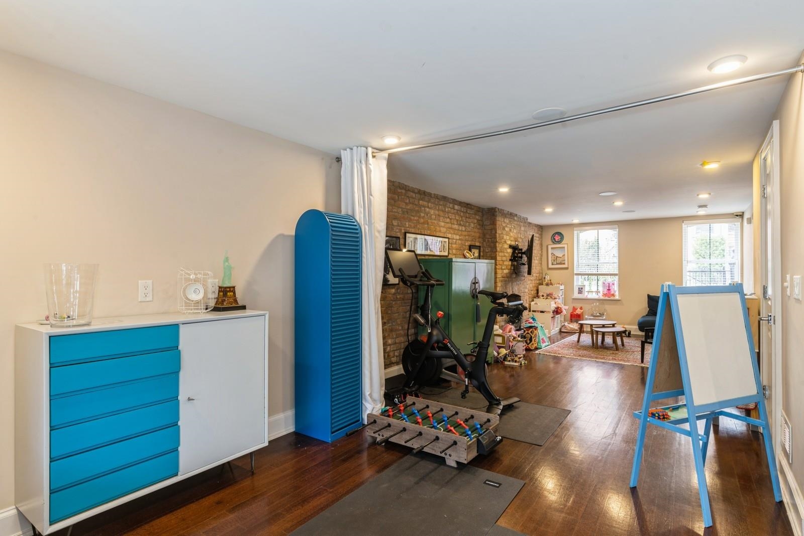 225 8TH ST