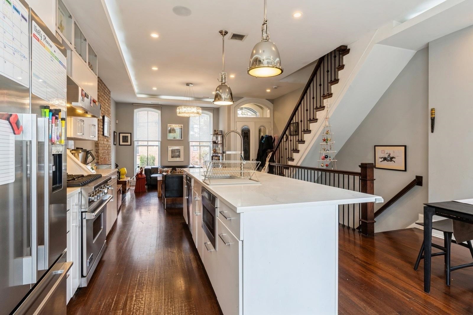 225 8TH ST