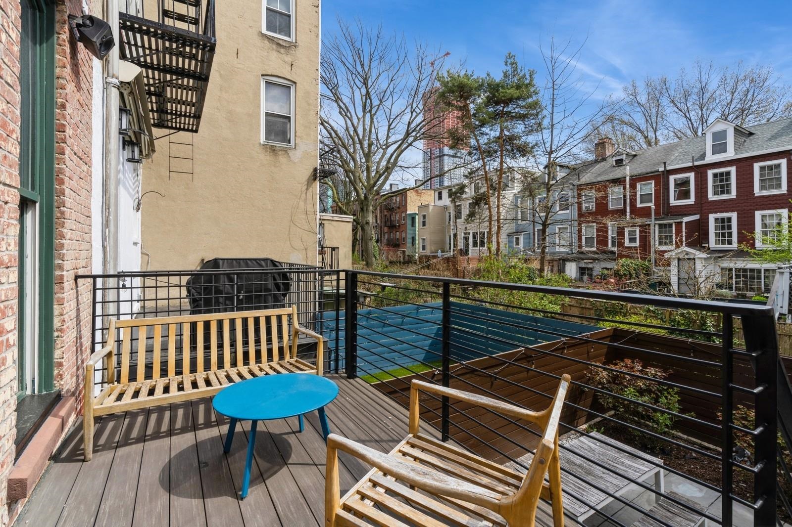 225 8TH ST