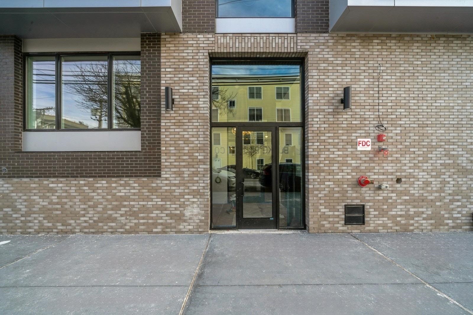 160 BRUNSWICK ST Unit: 303