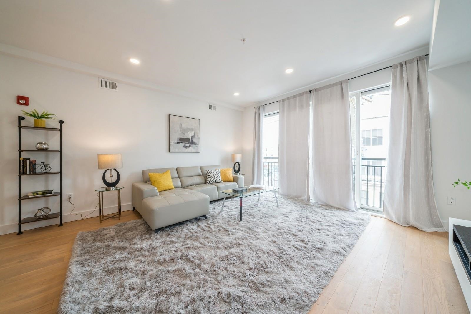 160 BRUNSWICK ST Unit: 303