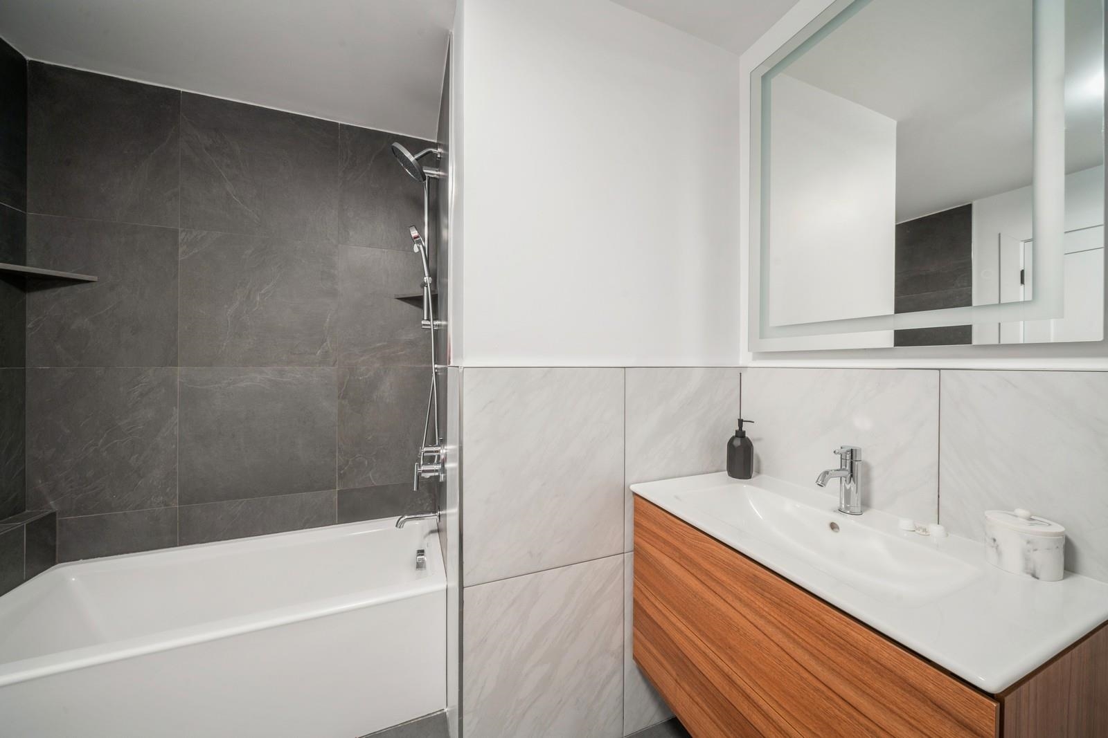 160 BRUNSWICK ST Unit: 303