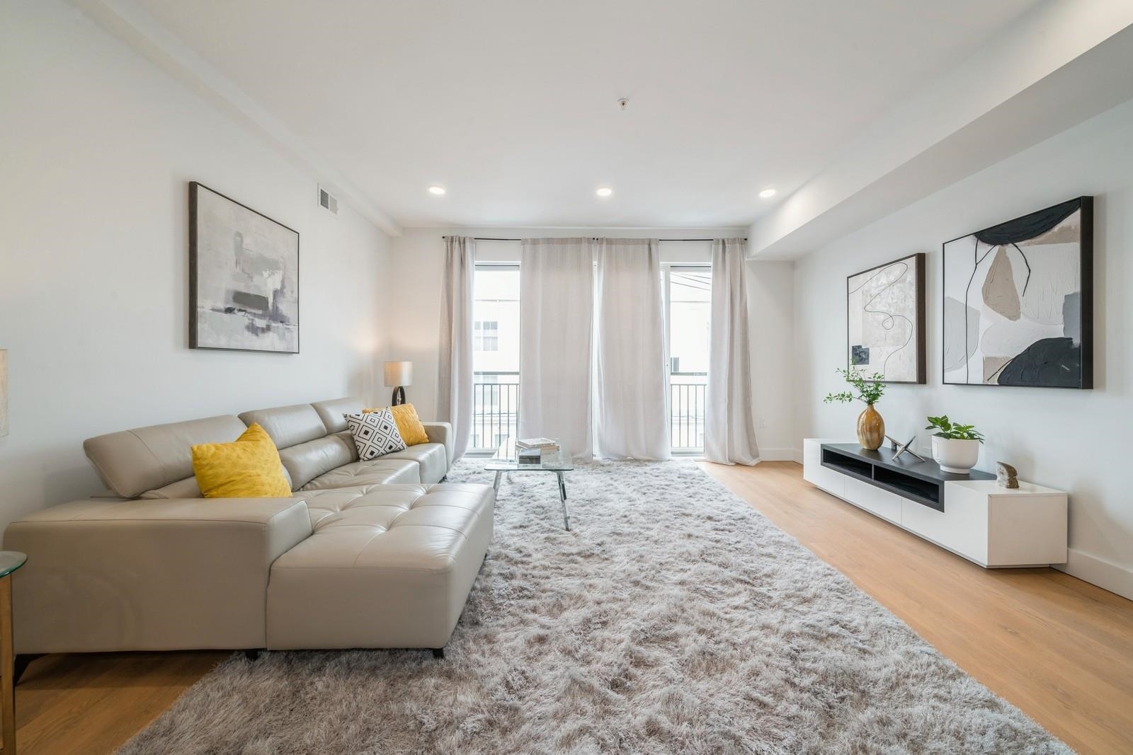 160 BRUNSWICK ST Unit: 303