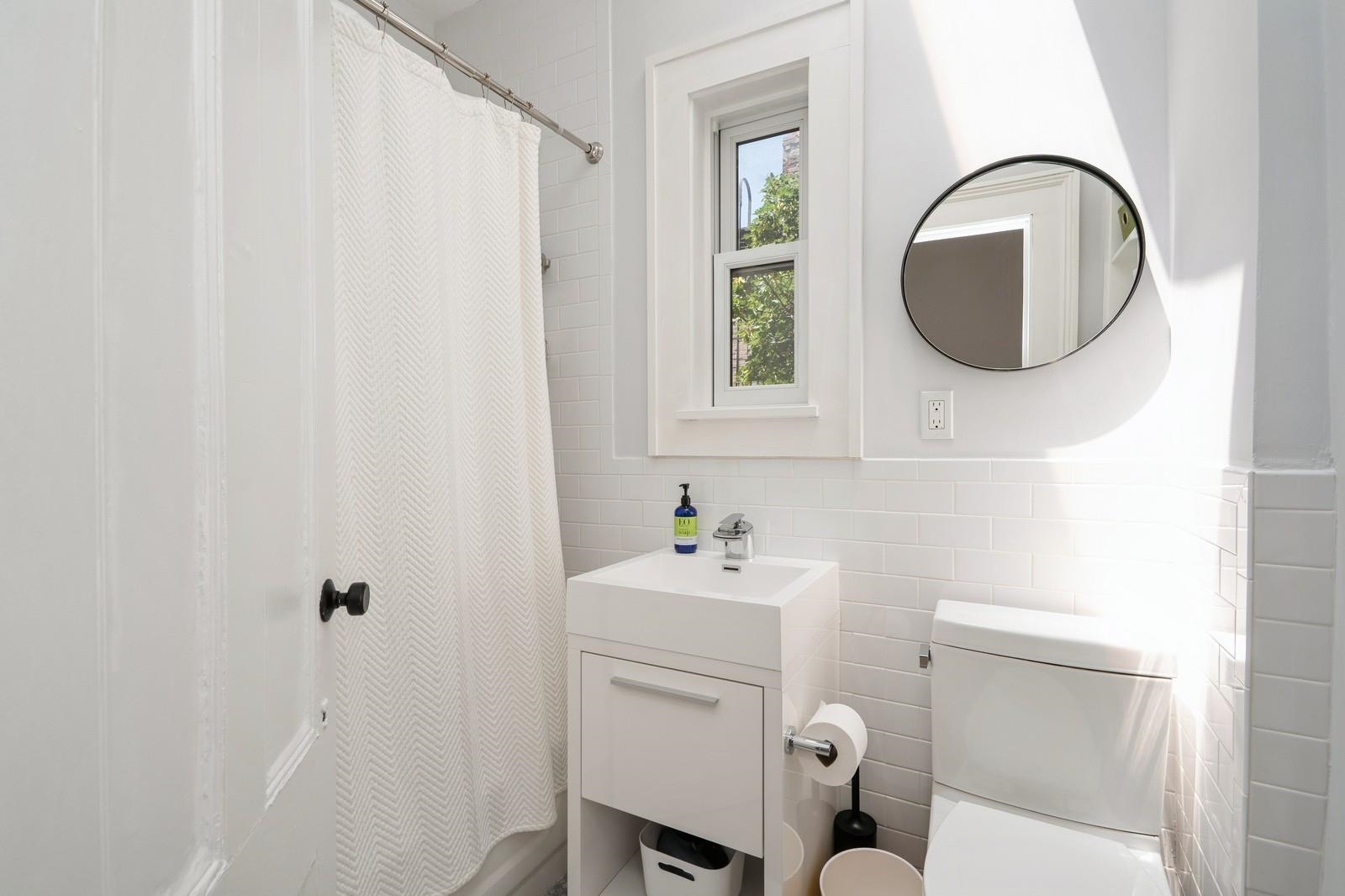 162 9TH ST Unit: 2