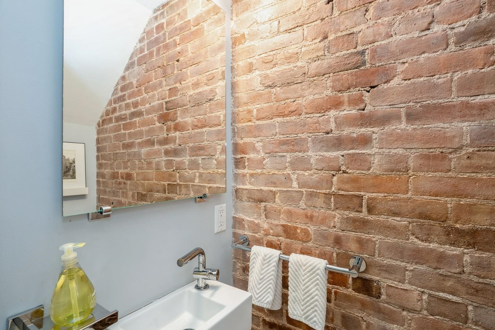 162 9TH ST Unit: 2