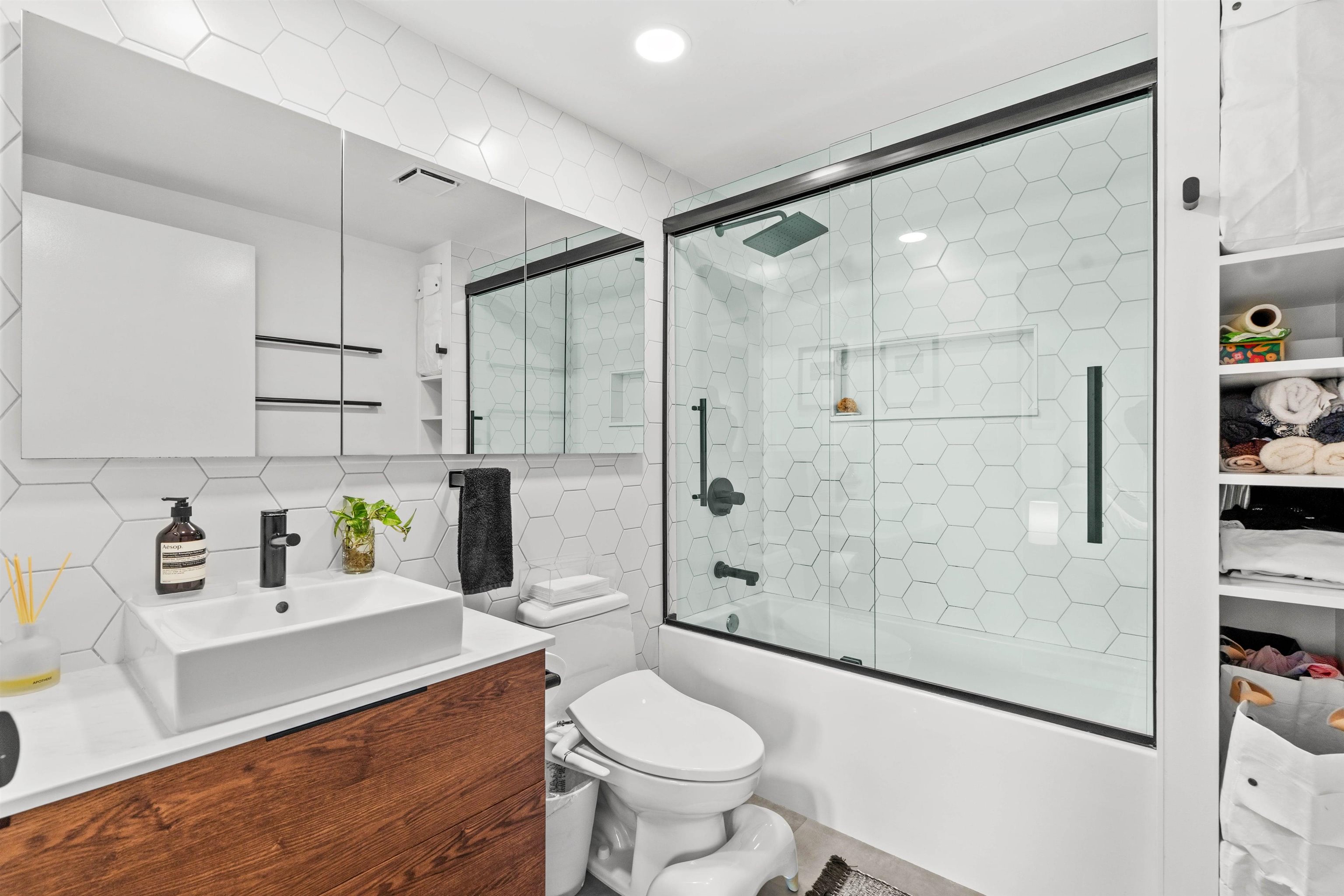 463 1ST ST Unit: 5E