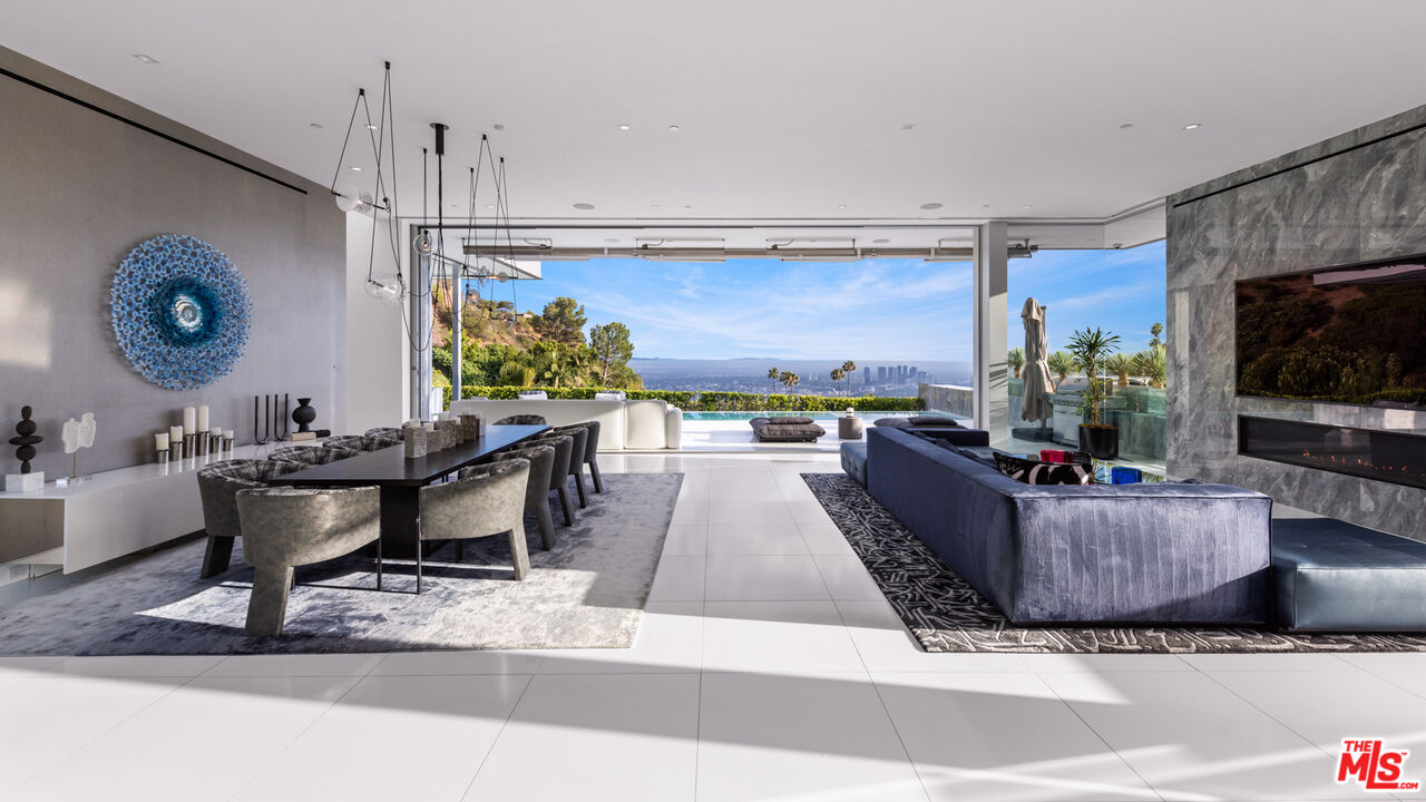 1814 N Doheny Dr