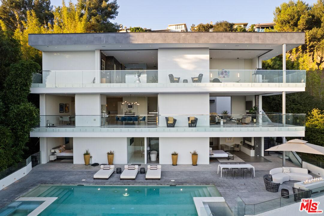 7080 W MULHOLLAND DR