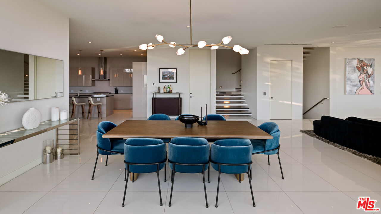 7080 W MULHOLLAND DR