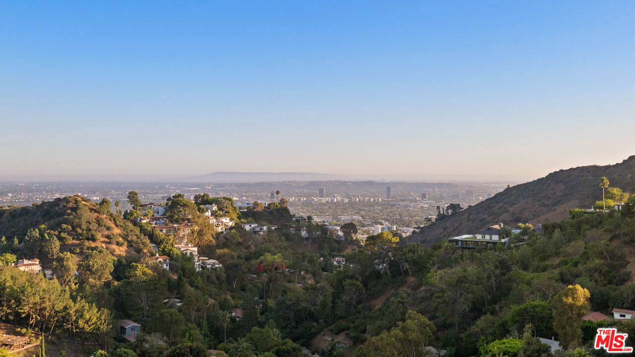 7080 W MULHOLLAND DR