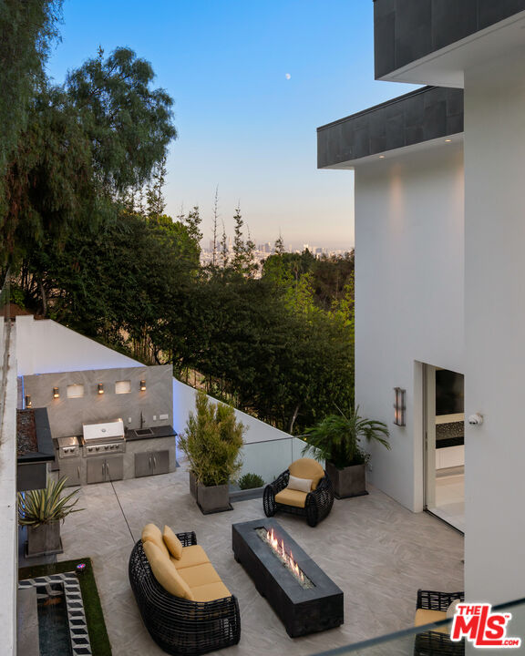 7080 W MULHOLLAND DR