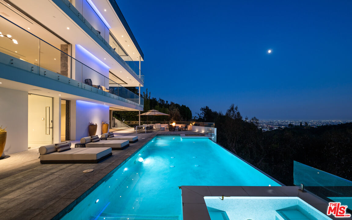 7080 W MULHOLLAND DR