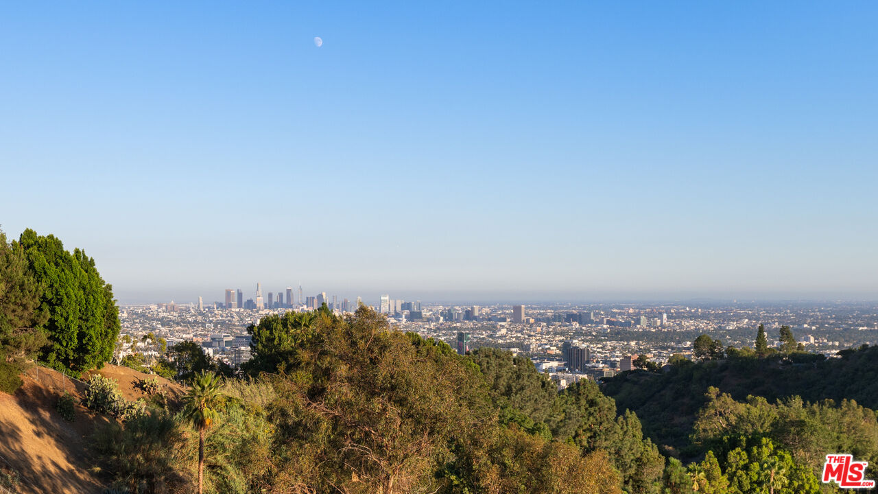 7080 W MULHOLLAND DR