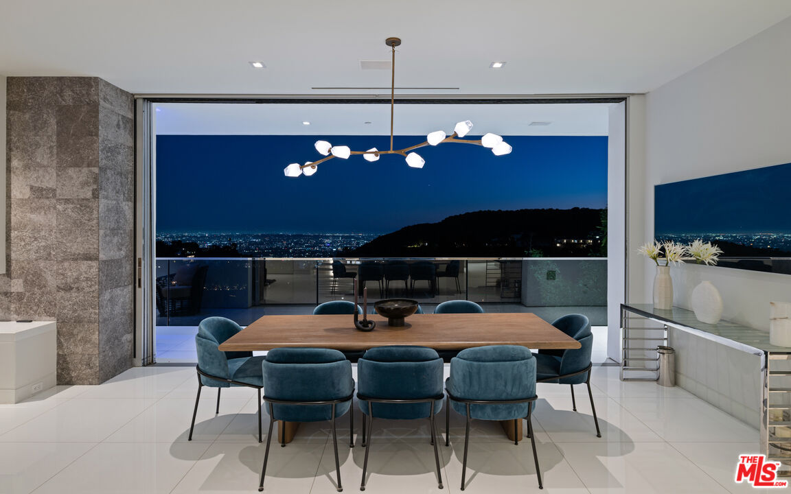 7080 W MULHOLLAND DR