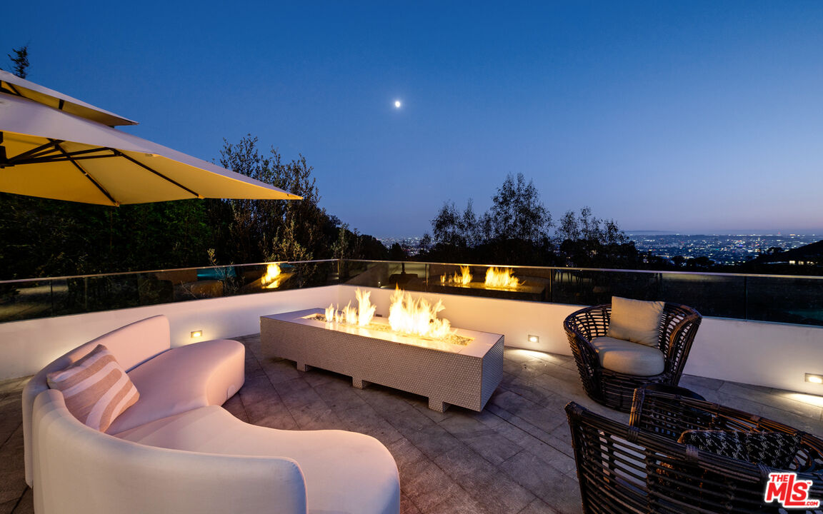 7080 W MULHOLLAND DR