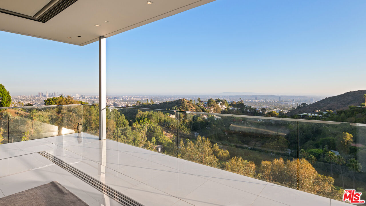 7080 W MULHOLLAND DR